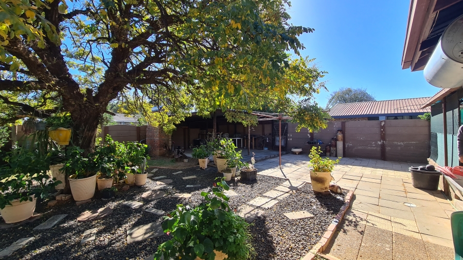 4 Bedroom Property for Sale in Naudeville Free State